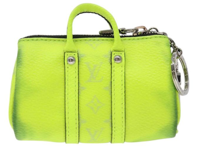 LOUIS VUITTON Taigalama Portachiavi Mini Keepall Charm Giallo M01048 Auth MX390 - vista 2