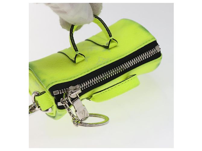 LOUIS VUITTON Taigalama Portachiavi Mini Keepall Charm Giallo M01048 Auth MX390 - vista 6