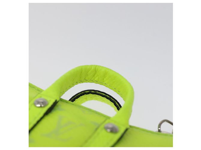 LOUIS VUITTON Taigalama Portachiavi Mini Keepall Charm Giallo M01048 Auth MX390 - vista 8