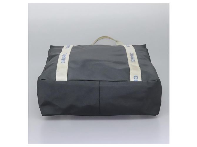 Borsa sportiva CHANEL in nylon grigio e bianco con logo CC Auth ar13479 Marrone - vista 10