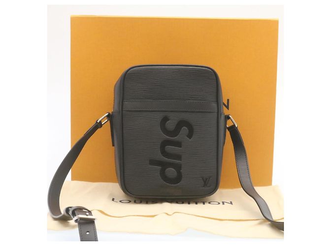 LOUIS VUITTON Borsa a Spalla Danube Epi Supreme Nera M53431 LV Auth ar5973SM Nero - vista 12