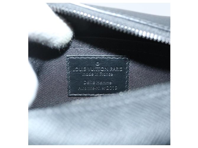 LOUIS VUITTON Taiga Rainbow Mini Soft Trunk Shoulder Bag M30351 LV Auth 50210SM Black - view 20