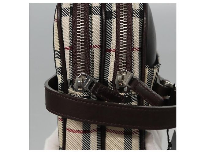 Bolso clutch de nylon beige con estampado Nova Check de BURBERRY Auth BA224AV - vista 10