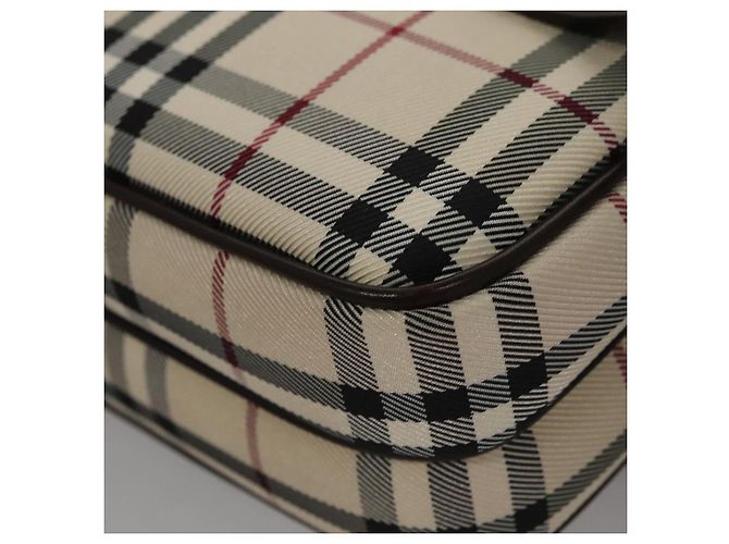 Bolso clutch de nylon beige con estampado Nova Check de BURBERRY Auth BA224AV - vista 16