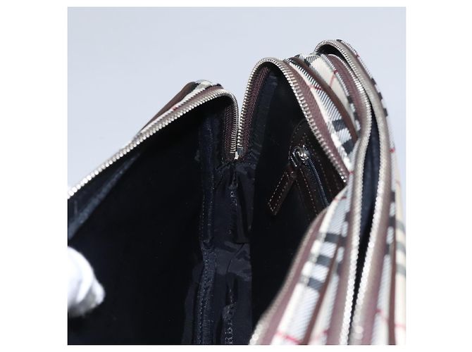 Bolso clutch de nylon beige con estampado Nova Check de BURBERRY Auth BA224AV - vista 19