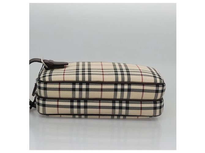 Bolso clutch de nylon beige con estampado Nova Check de BURBERRY Auth BA224AV - vista 5