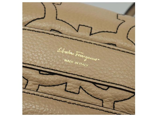Borsa a Spalla Gancini in Pelle Beige Oro Auth 131785 di Salvatore Ferragamo - vista 17