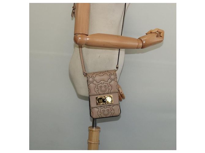 Borsa a Spalla Gancini in Pelle Beige Oro Auth 131785 di Salvatore Ferragamo - vista 21