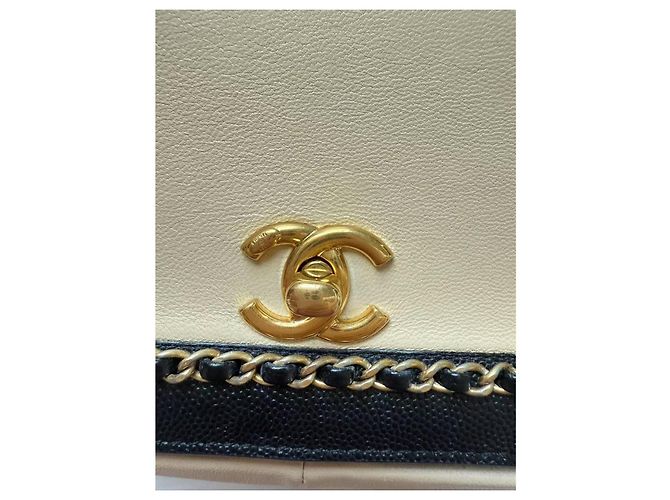Borsa a spalla Chanel in pelle beige con finiture dorate - vista 12