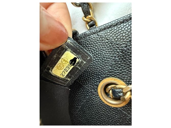 Borsa a spalla Chanel in pelle beige con finiture dorate - vista 5