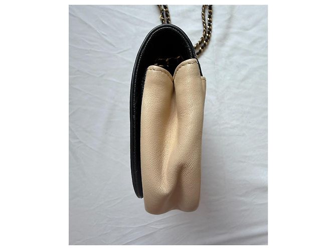 Borsa a spalla Chanel in pelle beige con finiture dorate - vista 6