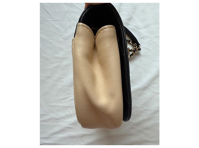 Borsa a spalla Chanel in pelle beige con finiture dorate - vista 7