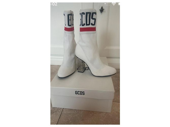 Botines GCDS de tela blancos con tacón plateado - vista 2
