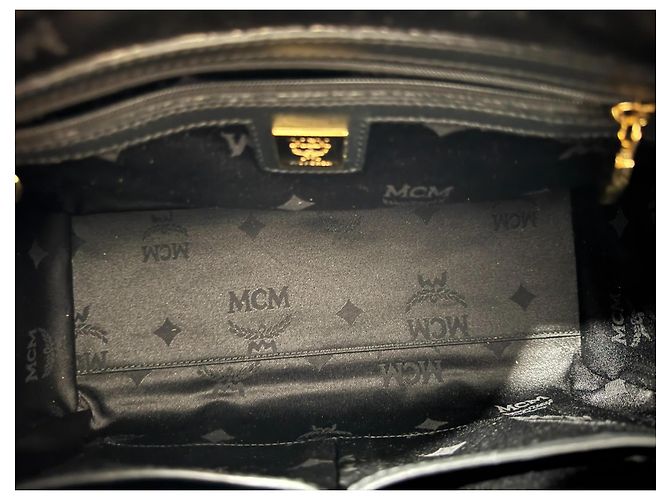 Borsa Boston MCM in pelle verniciata nera e oro Nero Gold hardware - vista 8