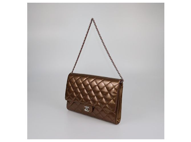 Clutch classico trapuntato in bronzo con catena Chanel - vista 2