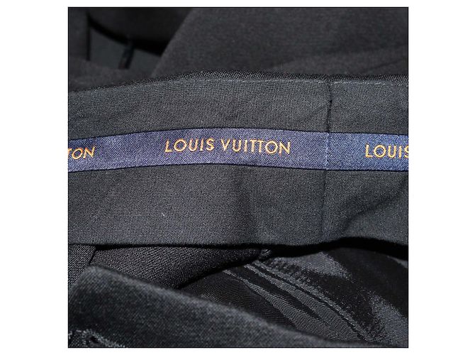 Schwarze Hose mit Kettendetails von Louis Vuitton - Ansicht 5