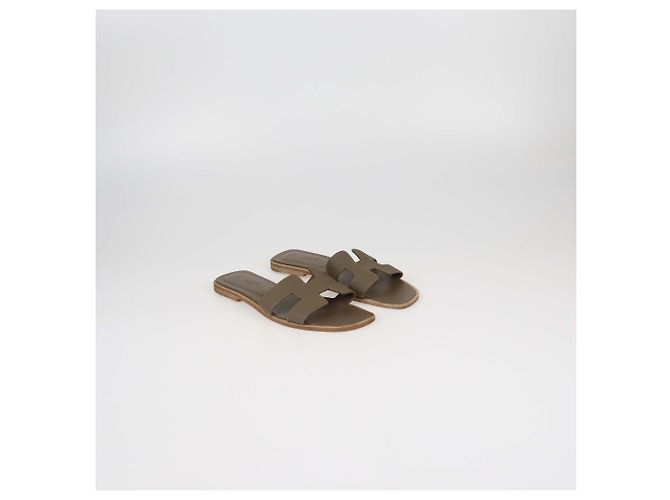 Sandali Oran Epsom Etoupe di Hermès Taupe - vista 2