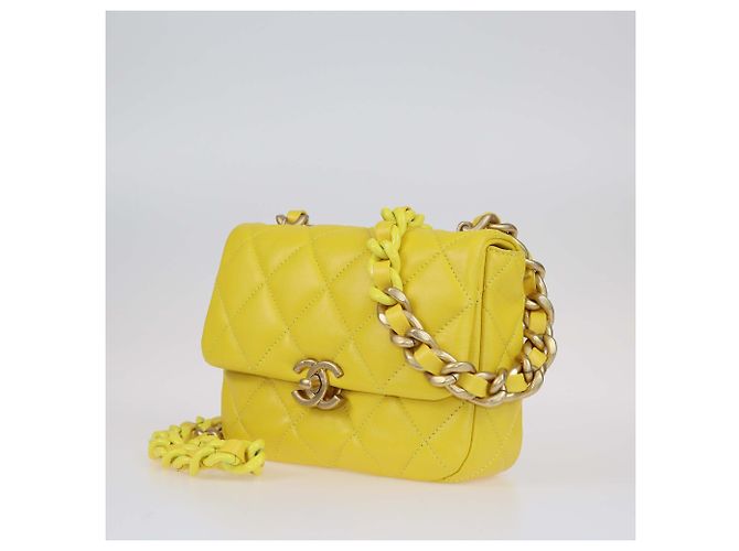 Borsa a tracolla mini Candy in pelle trapuntata gialla di Chanel Giallo - vista 2