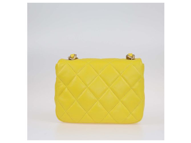 Borsa a tracolla mini Candy in pelle trapuntata gialla di Chanel Giallo - vista 3
