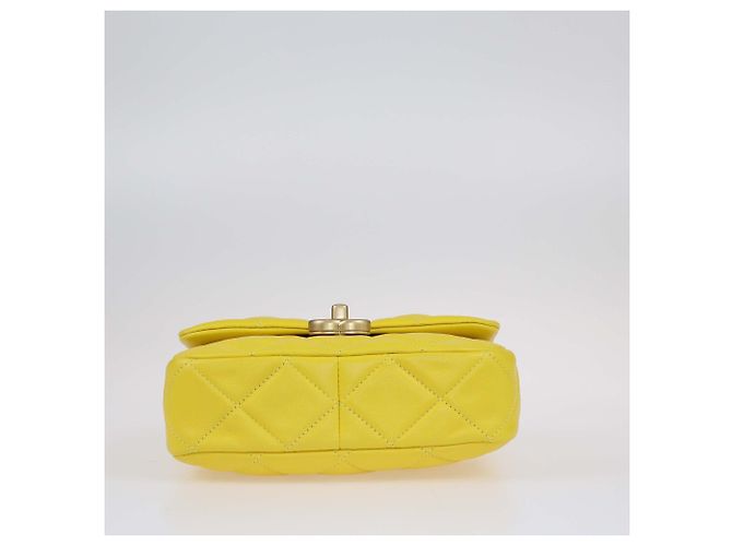 Borsa a tracolla mini Candy in pelle trapuntata gialla di Chanel Giallo - vista 4