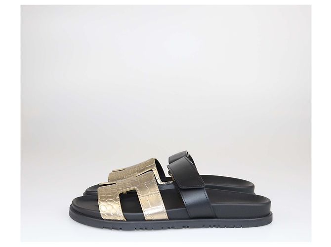 Hermès Sandali piatti Chypre in alligatore oro/nero Hermes D'oro - vista 4