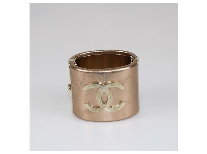 Bracciale largo in oro rosa CC di Chanel - vista 2