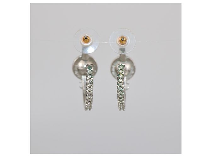 Orecchini a cerchio CC in metallo argentato con perle finte e cristalli Chanel Argento D'oro - vista 3