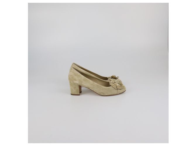 Décolleté Chanel Beige CC Camelia con punta a cappuccio - vista 3