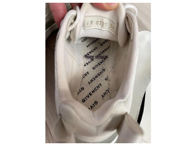 Baskets Givenchy en cuir blanc - vue 11