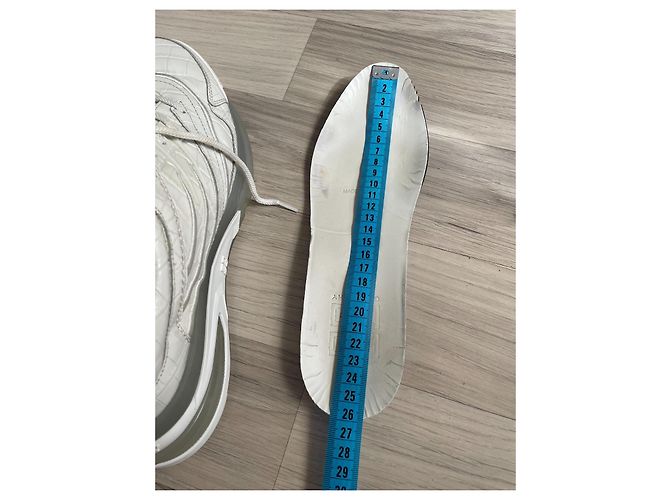 Baskets Givenchy en cuir blanc - vue 12