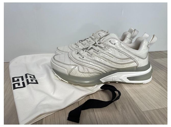 Baskets Givenchy en cuir blanc - vue 2