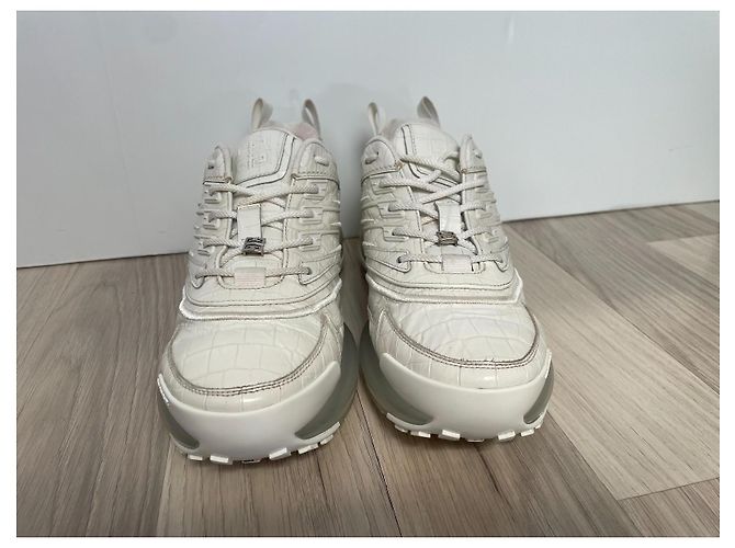 Baskets Givenchy en cuir blanc - vue 3
