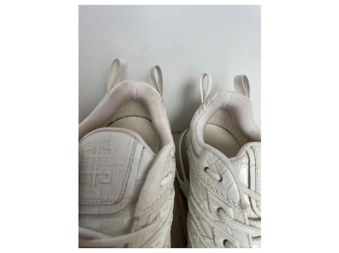 Baskets Givenchy en cuir blanc - vue 4