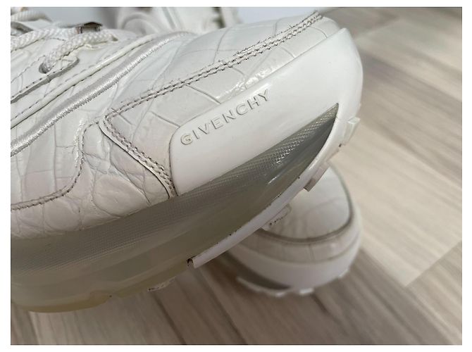 Baskets Givenchy en cuir blanc - vue 5
