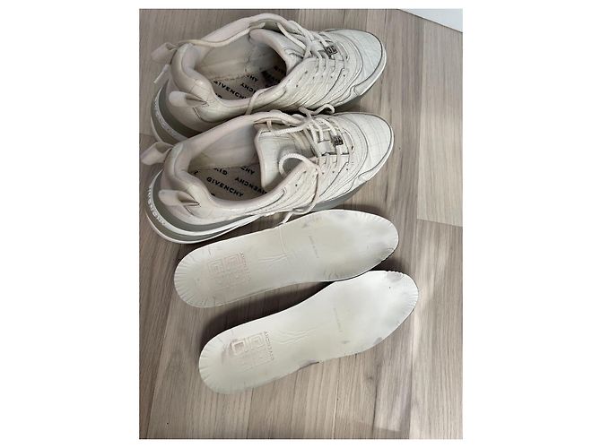 Baskets Givenchy en cuir blanc - vue 9
