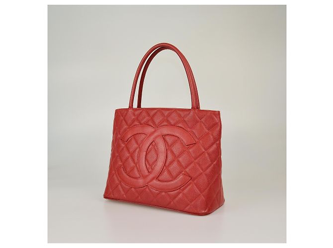 Borsa Madallion in caviar trapuntato rosso Chanel - vista 2