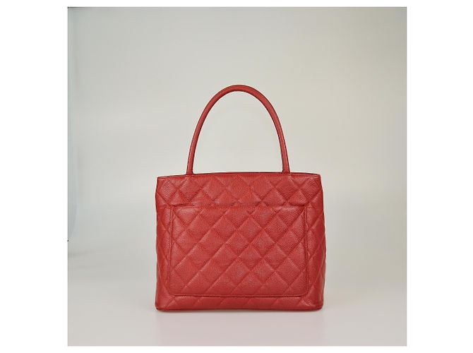 Borsa Madallion in caviar trapuntato rosso Chanel - vista 3