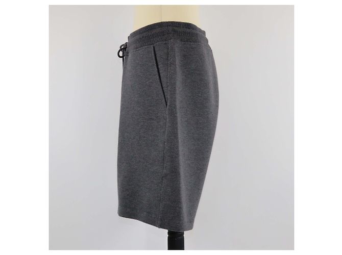Grau doppelseitige Reiseshorts von Louis Vuitton - Ansicht 2