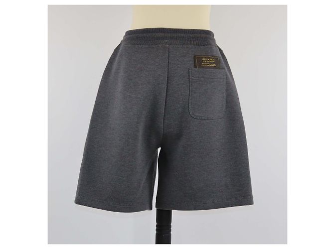 Grau doppelseitige Reiseshorts von Louis Vuitton - Ansicht 3