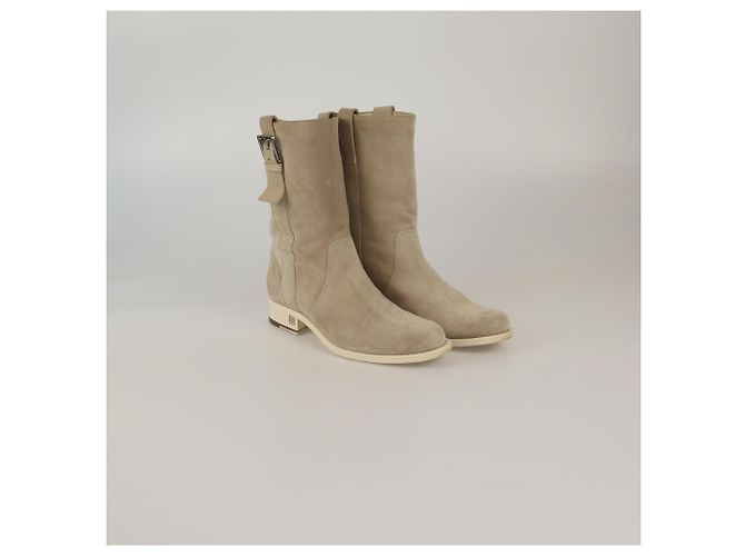 Botas midi con detalle de hebilla beige claro Chanel - vista 2