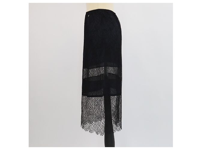 Falda midi de encaje azul marino/negra de Chanel Negro - vista 2