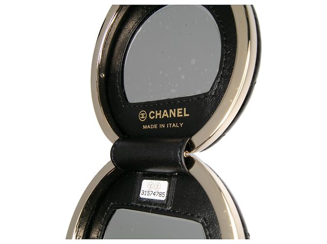 Collar de cadena con espejo redondo de charol acolchado negro de Chanel - vista 5
