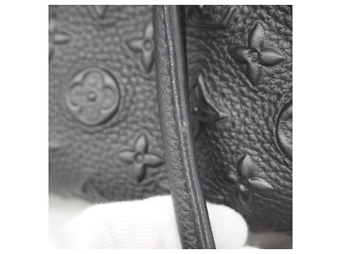 Borsa a Spalla Louis Vuitton Monogram Revelation Neo Papillon GM Nero - vista 11