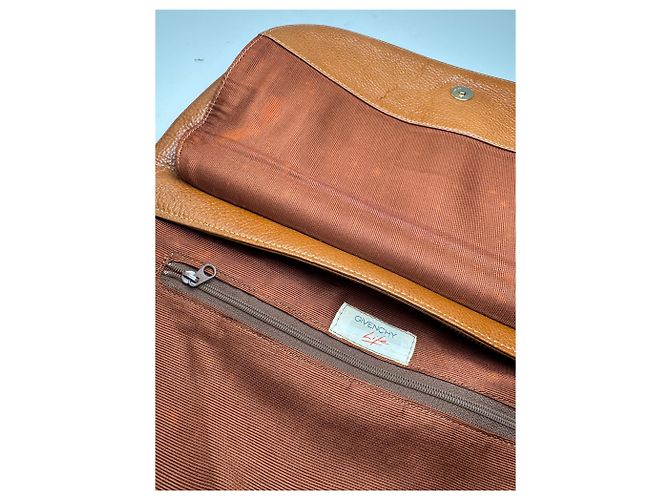 Clutch in pelle vintage Givenchy marrone Arancione - vista 4