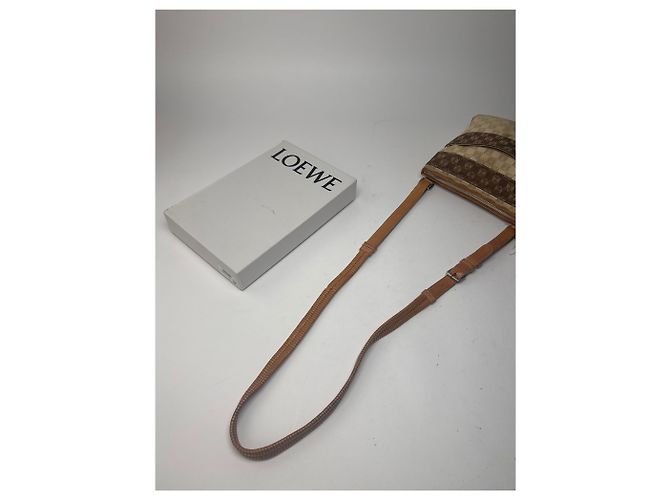 Borsa a spalla in tela monogramma Loewe Madrid in pelle beige e marrone - vista 11