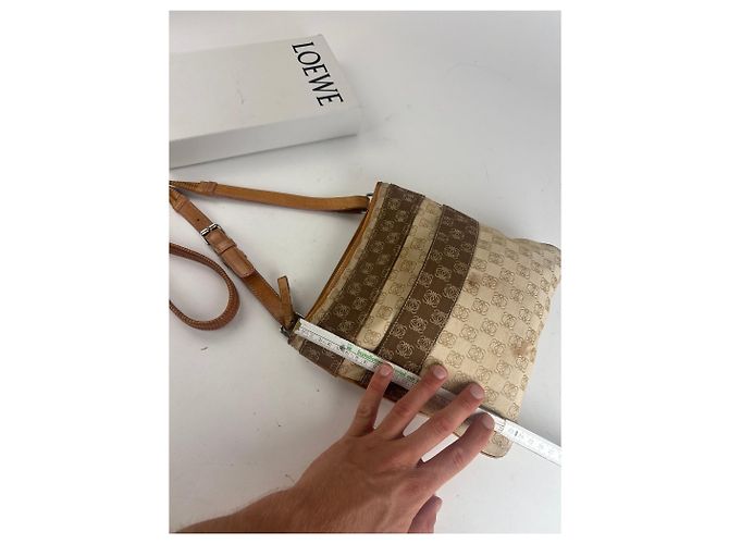 Borsa a spalla in tela monogramma Loewe Madrid in pelle beige e marrone - vista 12
