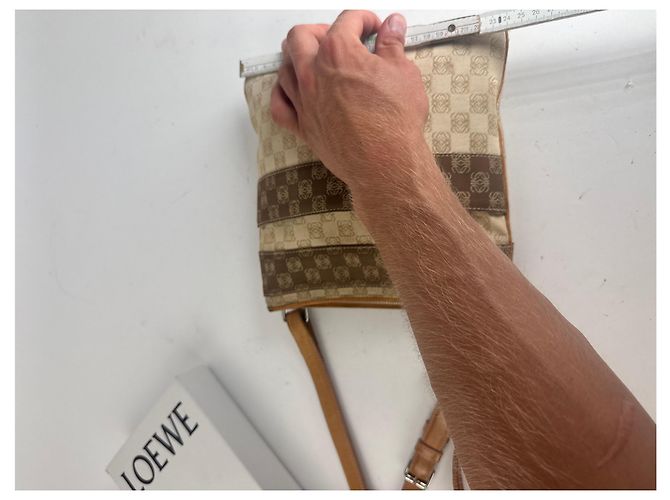 Borsa a spalla in tela monogramma Loewe Madrid in pelle beige e marrone - vista 13