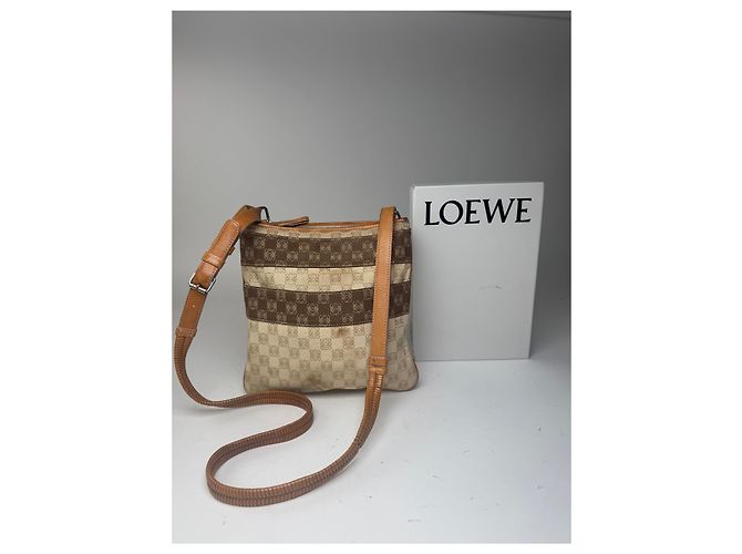 Borsa a spalla in tela monogramma Loewe Madrid in pelle beige e marrone - vista 14