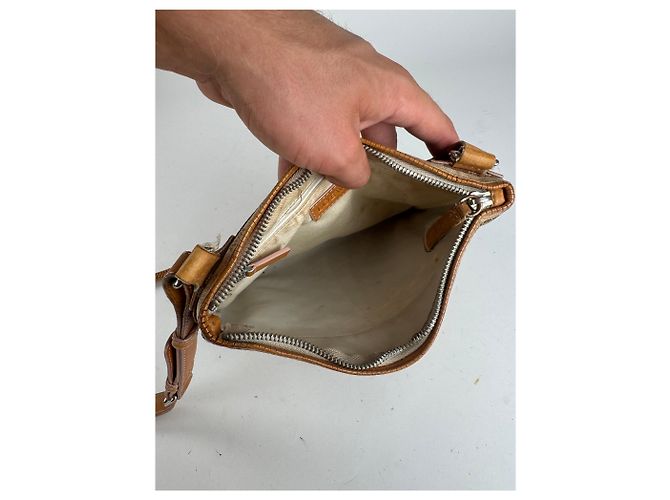 Borsa a spalla in tela monogramma Loewe Madrid in pelle beige e marrone - vista 3