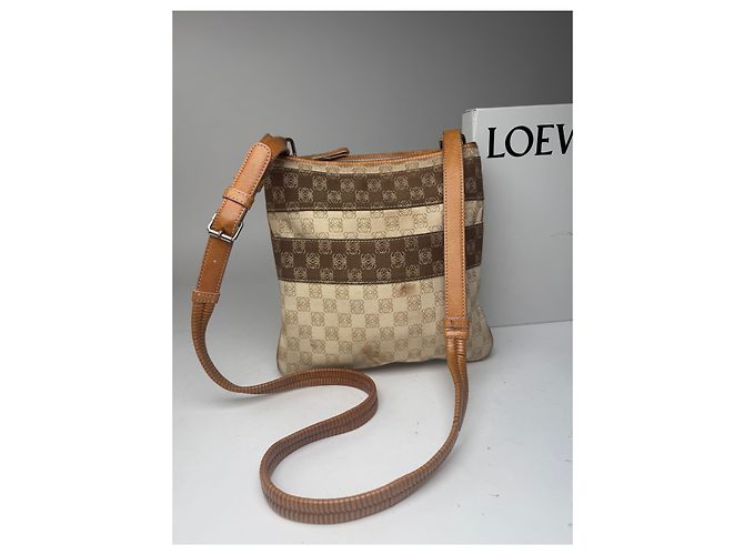 Borsa a spalla in tela monogramma Loewe Madrid in pelle beige e marrone - vista 5